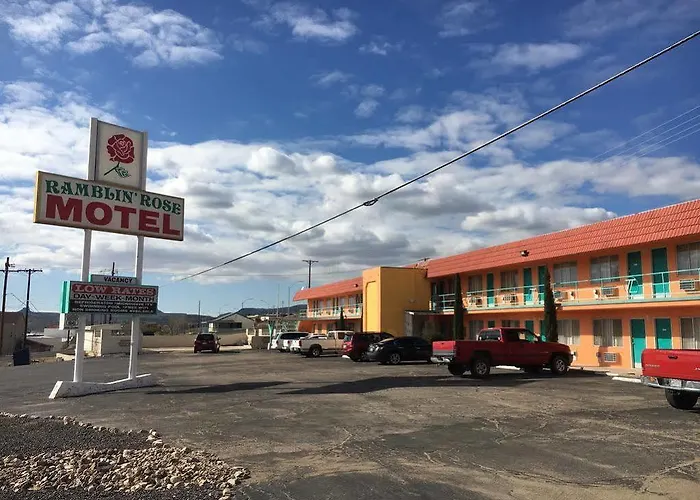 Ramblin Rose Motel *